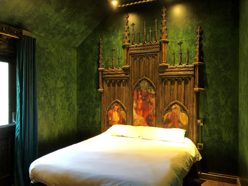 King Auberon bedroom